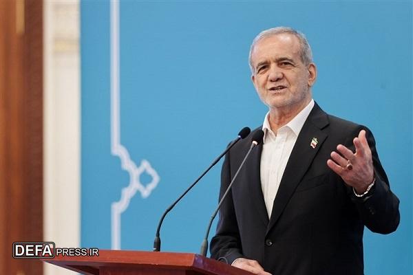 پزشکیان: قم می‌تواند قطب فرودگاهی بین‌المللی کشور شود