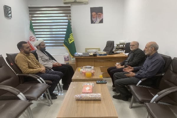 مدیر ستاد اقامه نماز کردستان با رئیس شورای سیاست‌گذاری ائمه جمعه دیدار کرد