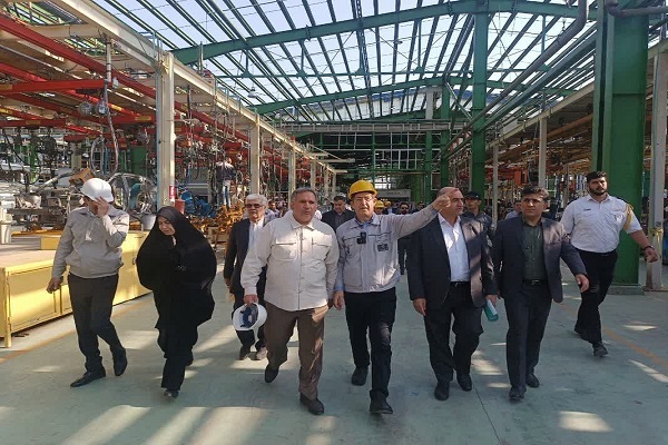 حسینی: کارخانه خودروسازی بروجرد که در جریان جنگ ۱۲ آسیب دید، بازسازی و راه‌اندازی می‌شود