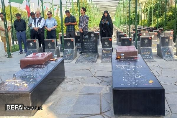 ادای احترام خبرنگاران همدان به مقام شامخ شهدا + تصاویر