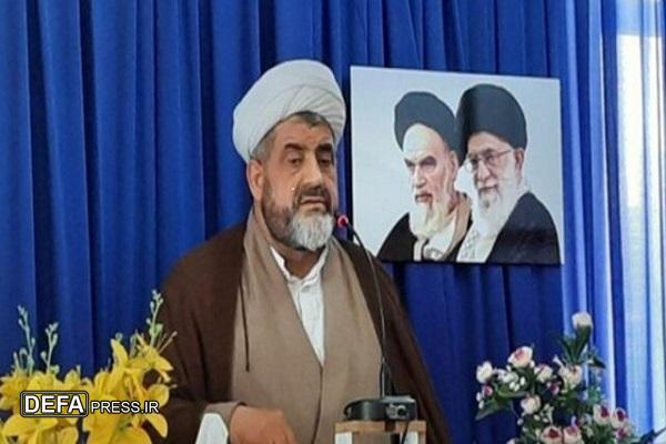 ملت ایران در خط عاشورا ایستاده‌اند