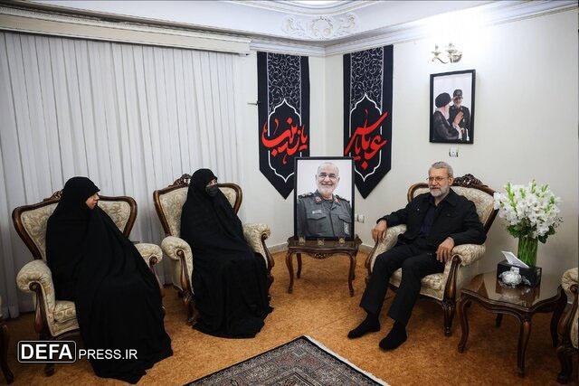 دیدار لاریجانی با خانواده شهیدان باقری و سلامی