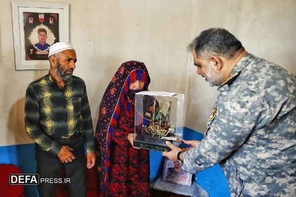 دریادار ایرانی: مقاومت ملت ایران پیام کوبنده‌ای به دشمن بود