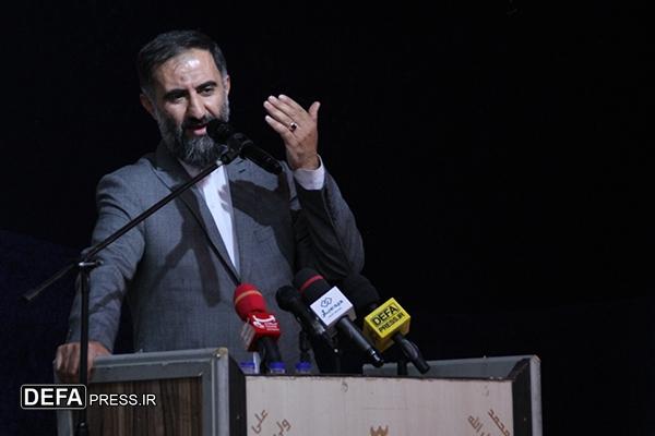 شهید عجمیان روزی گچ‌کار مدارس بود، امروز الهام‌بخش جهادگران است