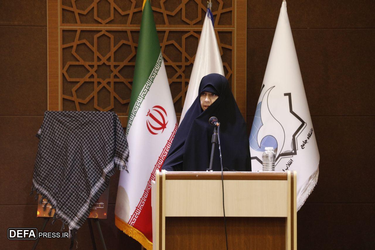 دختر شهید سلامی: خبرنگاران چراغ حقیقت را روشن نگه می‌دارند / خبرنگار شکوه را به تصویر و امید را منتشر می‌کند 