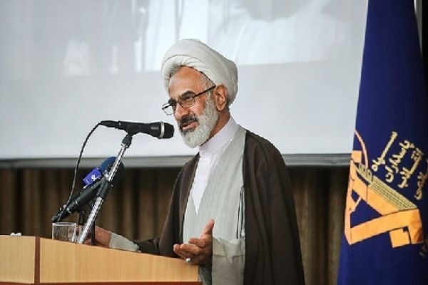حاجی‌صادقی: شهید فقط زنده نیست، زنده‌کننده است