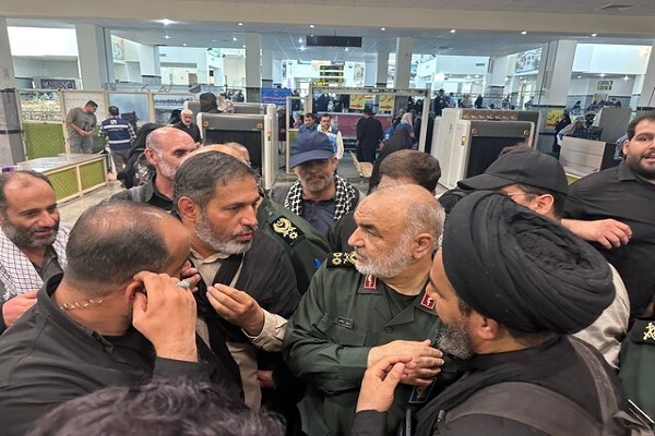 فیلم | بازدید شهید سردار سلامی از تردد زائران در پایانه مرزی خسروی سال ۱۴۰۳