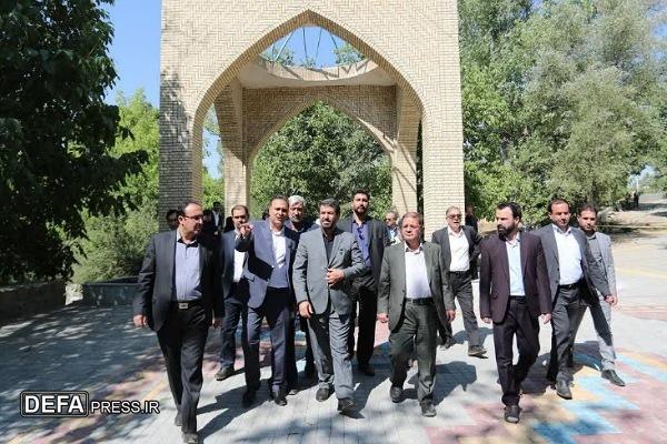 ادای احترام استاندار همدان به مقام شامخ شهدای گمنام سرکان + تصاویر