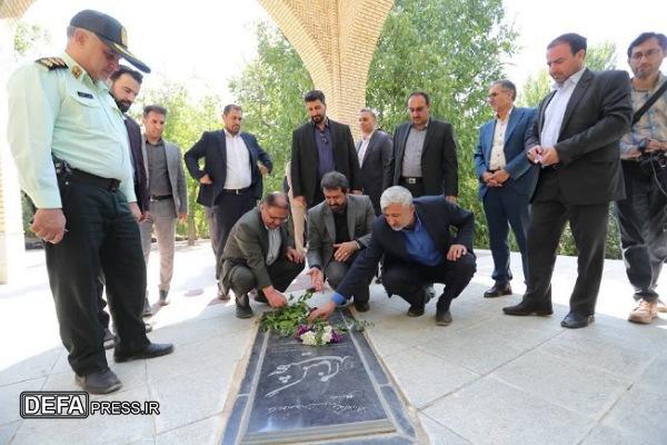 ادای احترام استاندار همدان به مقام شامخ شهدای گمنام سرکان + تصاویر