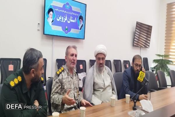 دیدار نماینده ولی‌فقیه در سپاه استان با مدیر خبرگزاری دفاع‌پرس قزوین به مناسبت روز خبرنگار