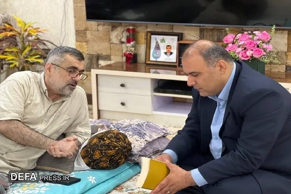عیادت فرماندار لنگرود از یکتایی آزاده و جانباز دفاع مقدس 