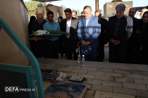 ادای احترام استاندار خراسان جنوبی به مقام شامخ خبرنگار شهید محمدرضا فرهادی