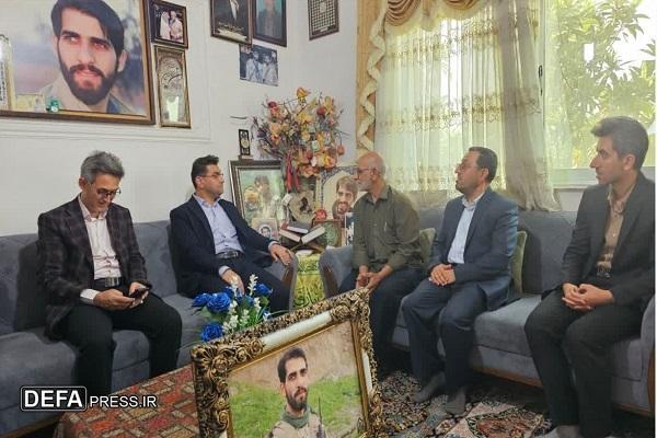 دیدار مسئولان نکا با خانواده شهید مدافع حرم «سالخورده»