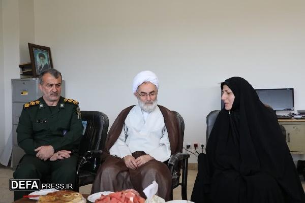 بازدید نماینده ولی‌فقیه در گیلان از دفتر خبرگزاری دفاع‌پرس