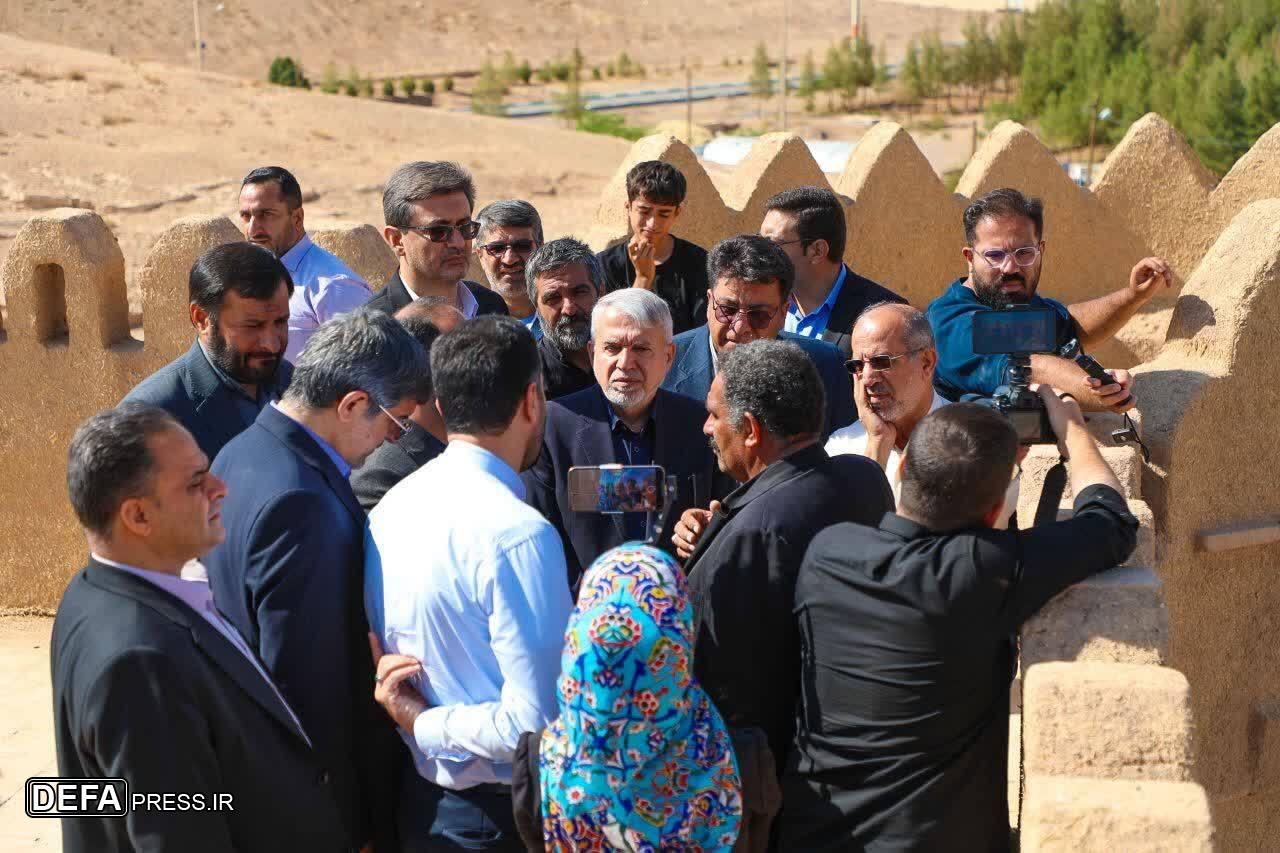 بازدید وزیر میراث فرهنگی از گنجینه‌های تاریخی ندوشن؛ از قلعه سفید افشاریه تا منارجنبان صفوی