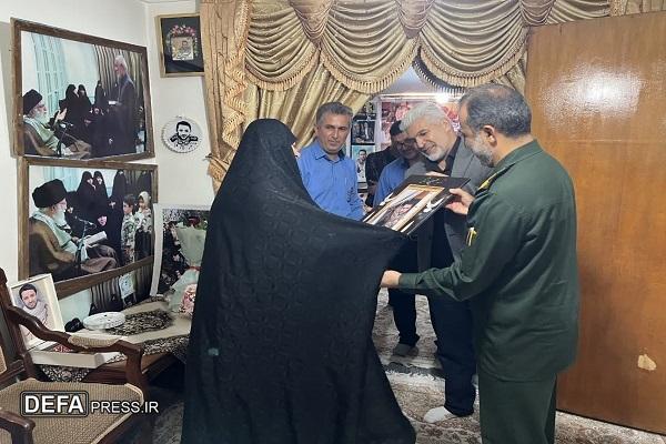 دیدار مسئولان مازندران با خانواده شهید «حسین مشتاقی»