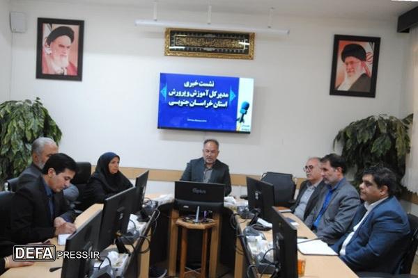 خبرنگار و معلم، هم‌سنگر آگاهی و حقیقت‌اند