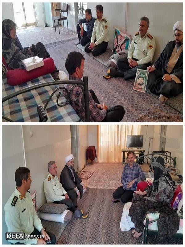 فرمانده انتظامی زرند با خانواده شهید «اکبر عزیزی» دیدار کرد