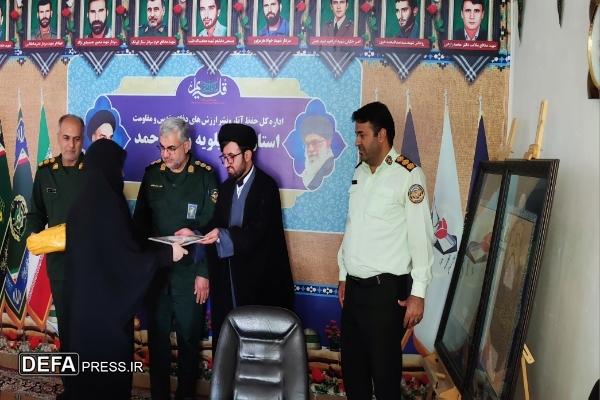 تجلیل مدیرکل حفظ آثار دفاع مقدس و مقاومت کهگیلویه و بویراحمد از خبرنگاران خبرگزاری دفاع مقدس استان + تصاویر