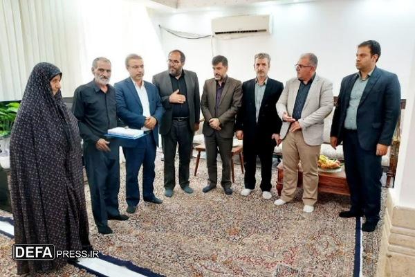 تجلیل معاون سیاسی استاندار همدان از خانواده شهید «هاتفی» + تصاویر