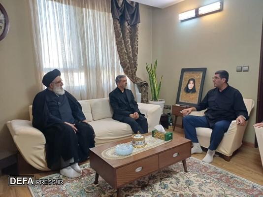 دیدار آیت الله حسینی همدانی با خانواده شهیده سیده «معصومه عظیمی»
