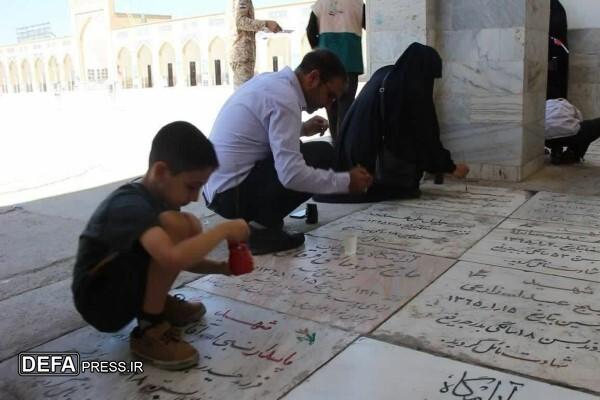 برگزاری پویش رنگ‌آمیزی سنگ مزار شهدا در آرامگاه خواجه ربیع مشهد+ تصاویر