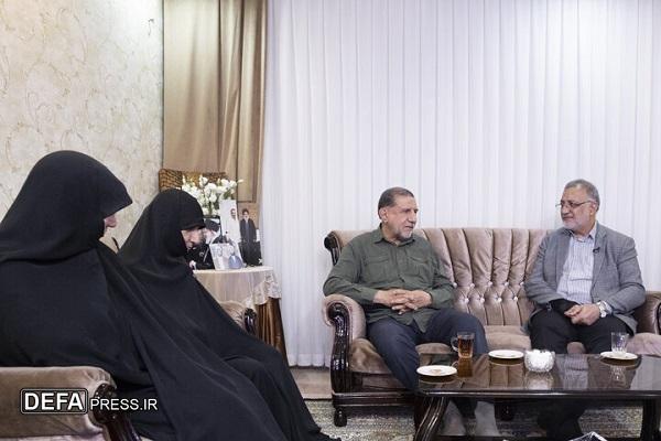 زاکانی با خانواده شهید محقق دیدار و گفت‌و‌گو کرد