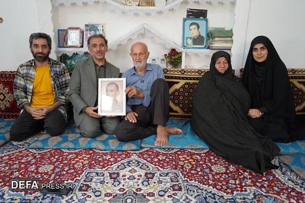 دیدار اعضای کارگروه تاریخ شفاهی آمل با والدین شهید «خلیلی»