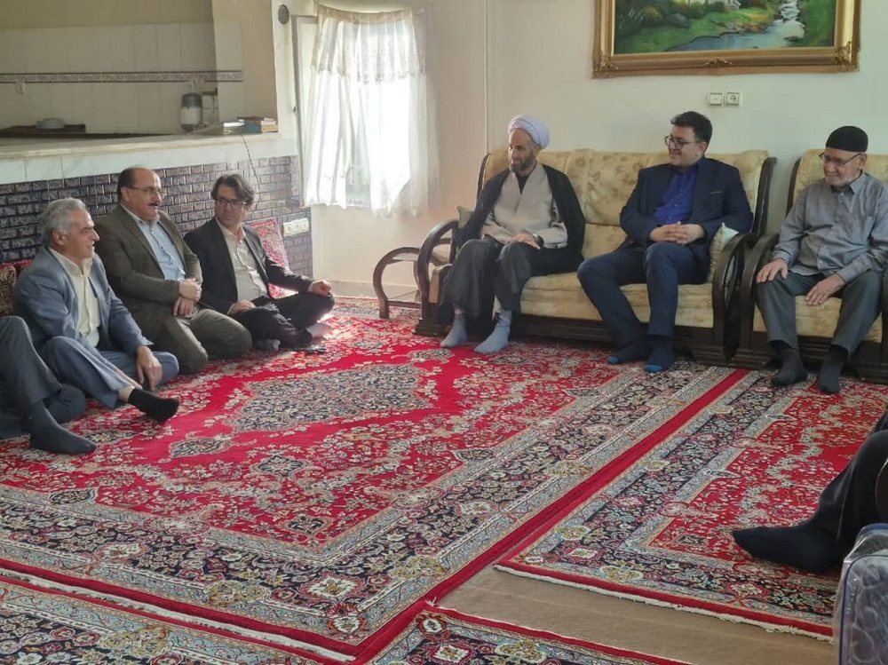 دیدار سید محمد جمالیان با خانواده شهید عباس سلیمی در شهرستان خنداب