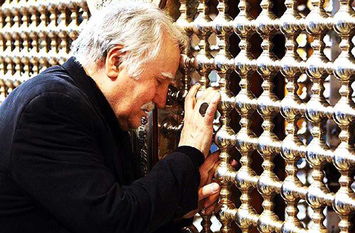 فیلم/ استاد نگارگری ایران در حال طراحی ضریح مطهر امام رضا (ع)