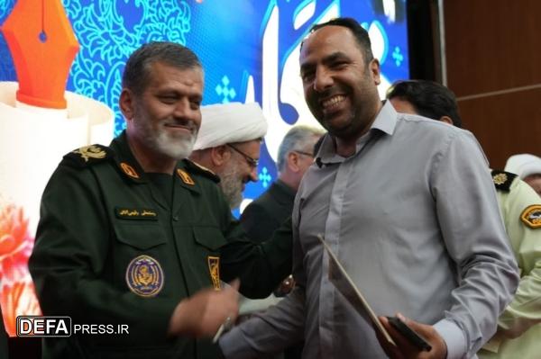تجلیل سپاه استان از مدیر خبرگزاری دفاع‌پرس قزوین در مراسم روز خبرنگار