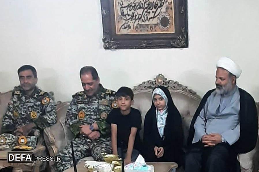 دیدار امیر سرتیپ صباحی‌فرد با خانواده شهید بوستان‌افروز