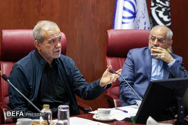 پزشکیان: شناسنامه‌دار کردن کالا‌ها راهکار نجات از قاچاق و احتکار است