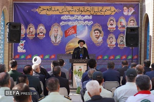 تجلیل از خانواده‌های شهدای مدافع حرم استان چهارمحال و بختیاری