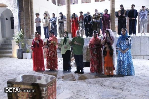 نمایش «راز تنهاییم تو بودی» از دکتر «قطب‌الدین‌صادقی» در سنندج اجرا می‌شود