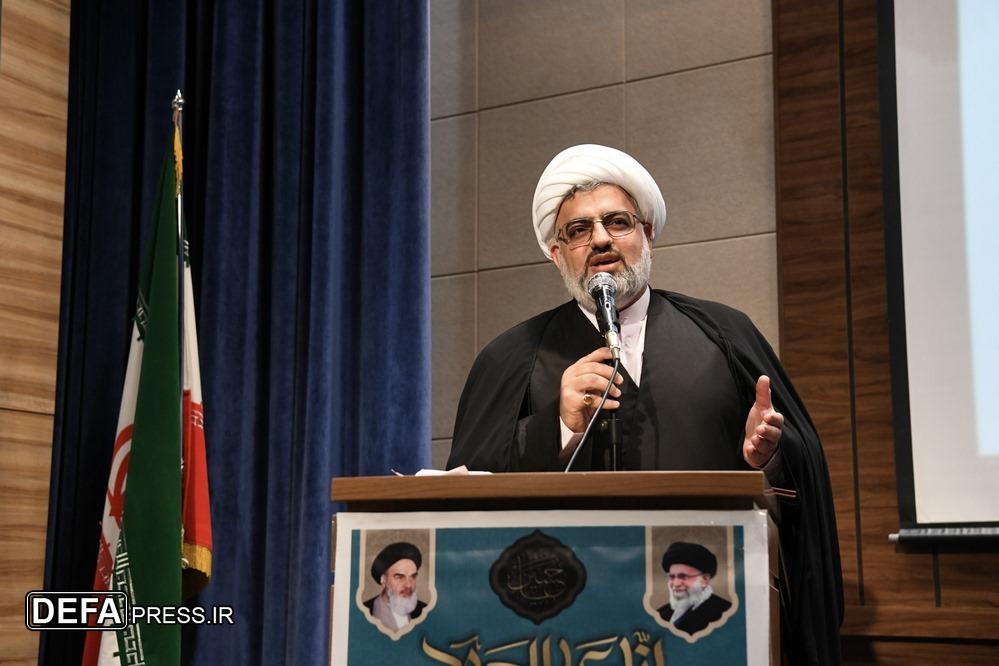 مهم‌ترین عامل حفظ هویت ایرانی اسلامی ایمان، مقاومت و پیوند مردم با ولایت است
