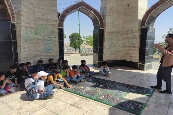 برنامه روایت‌گری شهدا توسط اعضای کانون بینات قروه برگزار شد