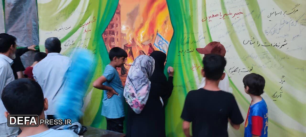 همراهی زائران پیاده‌روی اربعین در تکمیل اثر هنری «عصرعاشورای امروز»