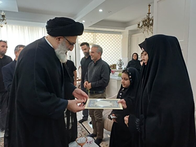 دیدار امام‌جمعه کرج با خانواده شهدای حملات رژیم صهیونیستی