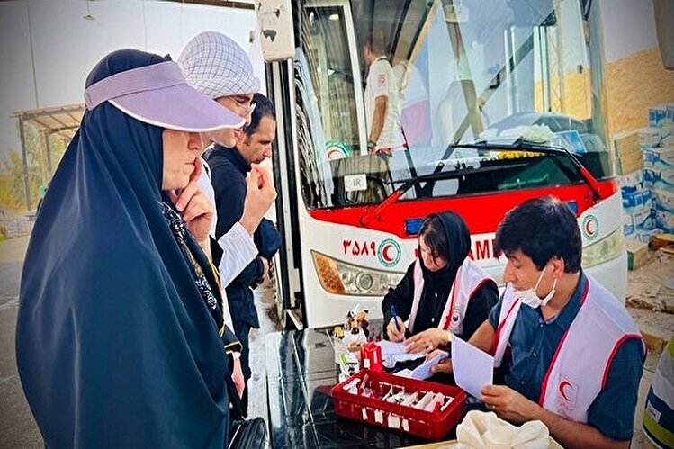 خدمت‌رسانی بی‌وقفه هلال‌احمر کرمانشاه به زائران اربعین در مرز خسروی