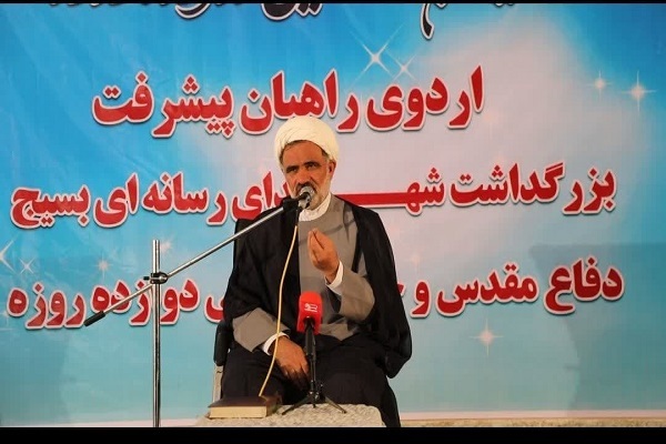 خبرنگاری یک افتخار و خدمتی عاشقانه و خالصانه است