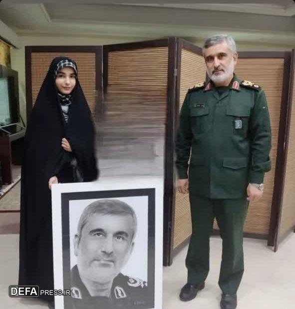 سفارش سردار حاجی زاده به یک دانش آموز: دعا کن پایان راه ما شهادت باشد