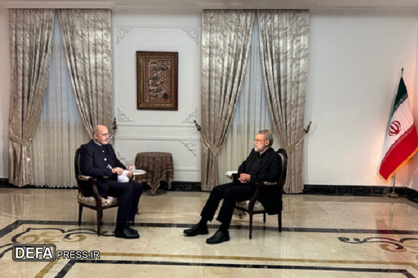 لاریجانی: در مقابل تئوری تسلیم یا جنگ، مذاکره بی‌فایده است