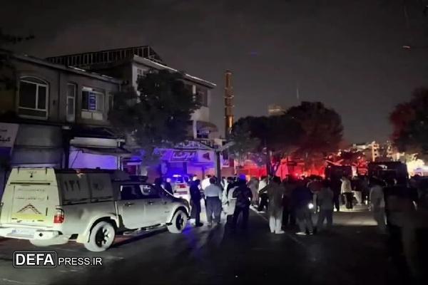 در آتش‌سوزی پاساژ آشنا سنندج ۲۰ مغازه طعمه حریق شدند