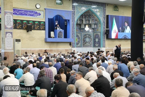 ملت ایران هرگز در برابر دشمنان سر تعظیم فرود نمی‌آورند