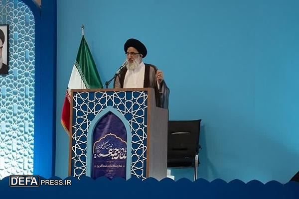 هشدار امام جمعه کرج نسبت به نفوذ دشمن و لزوم اعتماد مردم به مسئولان / آمریکا قابل‌اعتماد نیست
