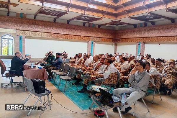 برگزاری دوره آشنایی با علوم و معارف دفاع مقدس سربازان در موزه دفاع مقدس و مقاومت مازندران+ تصاویر