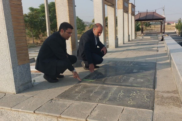 آغاز طرح هفتگی غبارروبی گلزارهای شهدا در ملایر