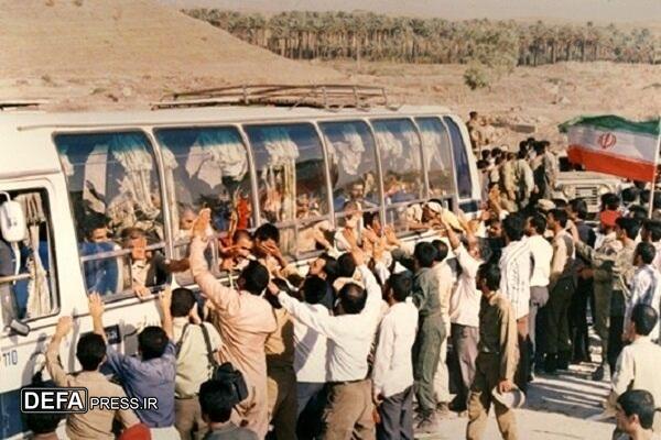 آزادگان نماد والگوی حقیقی مقاومت هستند
