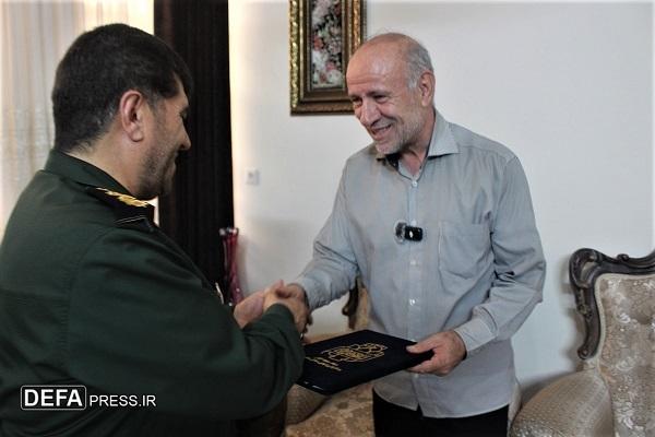 دیدار مدیرکل حفظ آثار دفاع مقدس قم با آزاده سرافراز «ناصر کریمی»